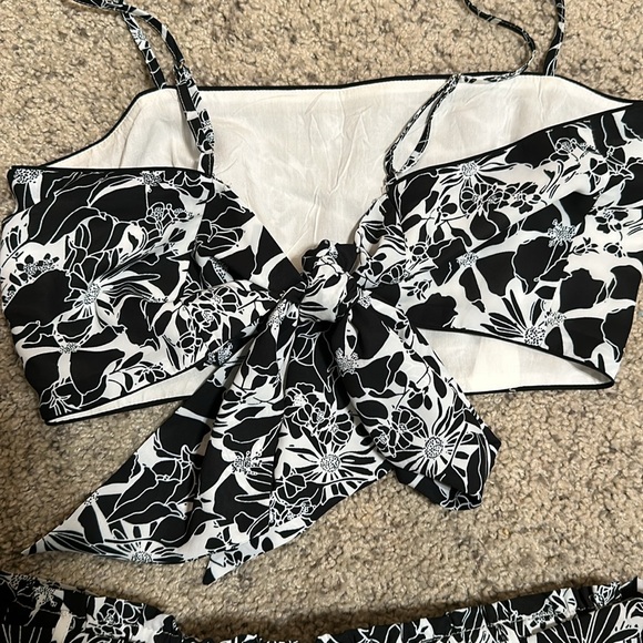 Lulu’s Two Piece Short Set - Picture 6 of 6